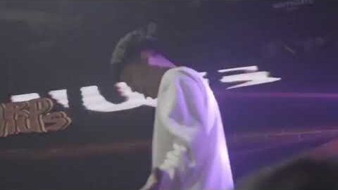 REZA ARAP OKTOVIAN nyanyi lagu GGS di stage WEIRD GENIUS