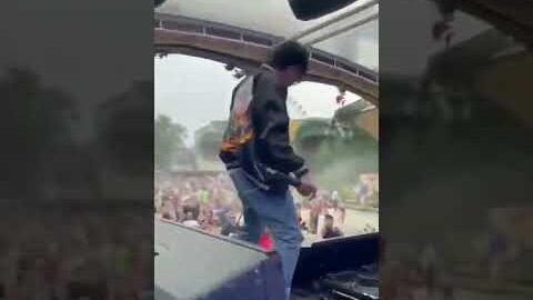 Reza Arap Weird Genius Tampil Di Belgia || Kerenn #rezaarap #weirdgenius #belgian #konser