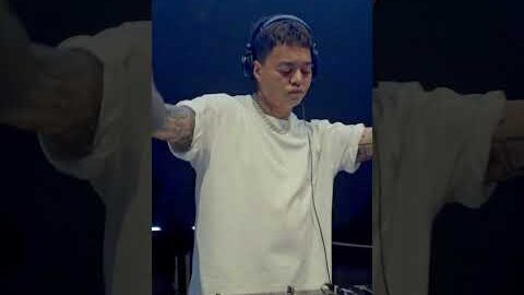 YB | BUKAN WEIRD GENIUS | REZA ARAP SO COLD MAX CLUB