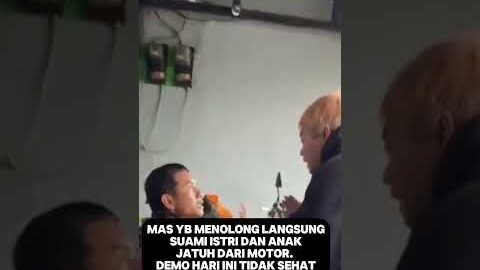 Reza arap menolong orang jatuh. Sudah tidak sehat lagi Indonesia  #yb #ybrap #rezaarap  #aloy