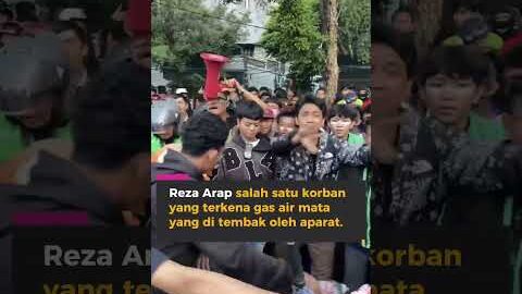 REZA ARAP & AAA CLAN Ikut Demo Turun Ke Jalan, Bagikan Makanan Hingga Kena Gas Air Mata #arap