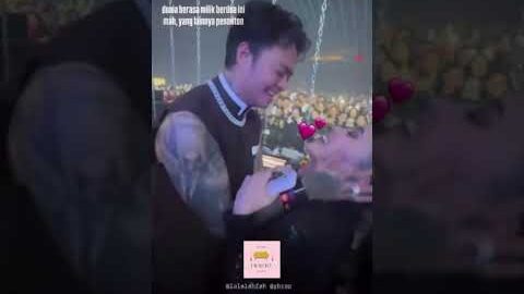 REZA ARAP YB APIPI SAMA LULALAHFAH DI STAGE😳💞SAMPAI LUPA LAGI PERFORM!! 😭 VCONK LANGSUNG PELOTOTIN!😂
